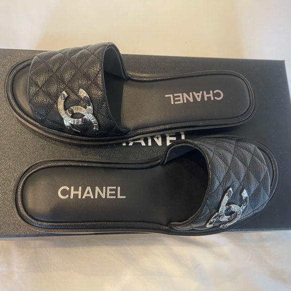 Brand new, never worn CHANEL slides - Picture 6 of 7